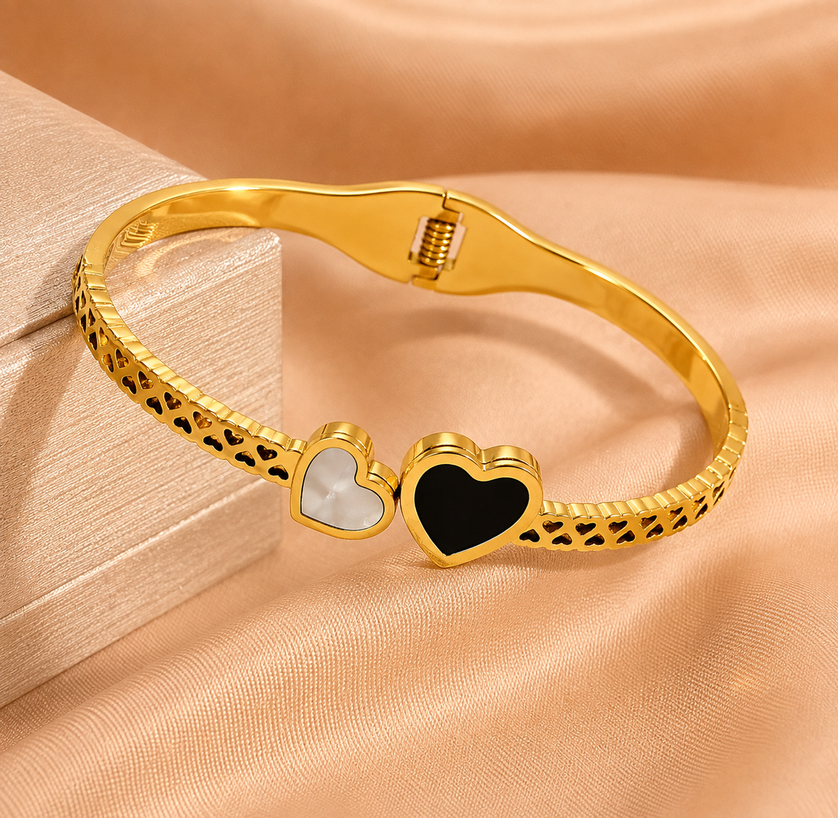 Pearl White And Black Heart Gold-Tone Anti-Tarnish Bangle Bracelet