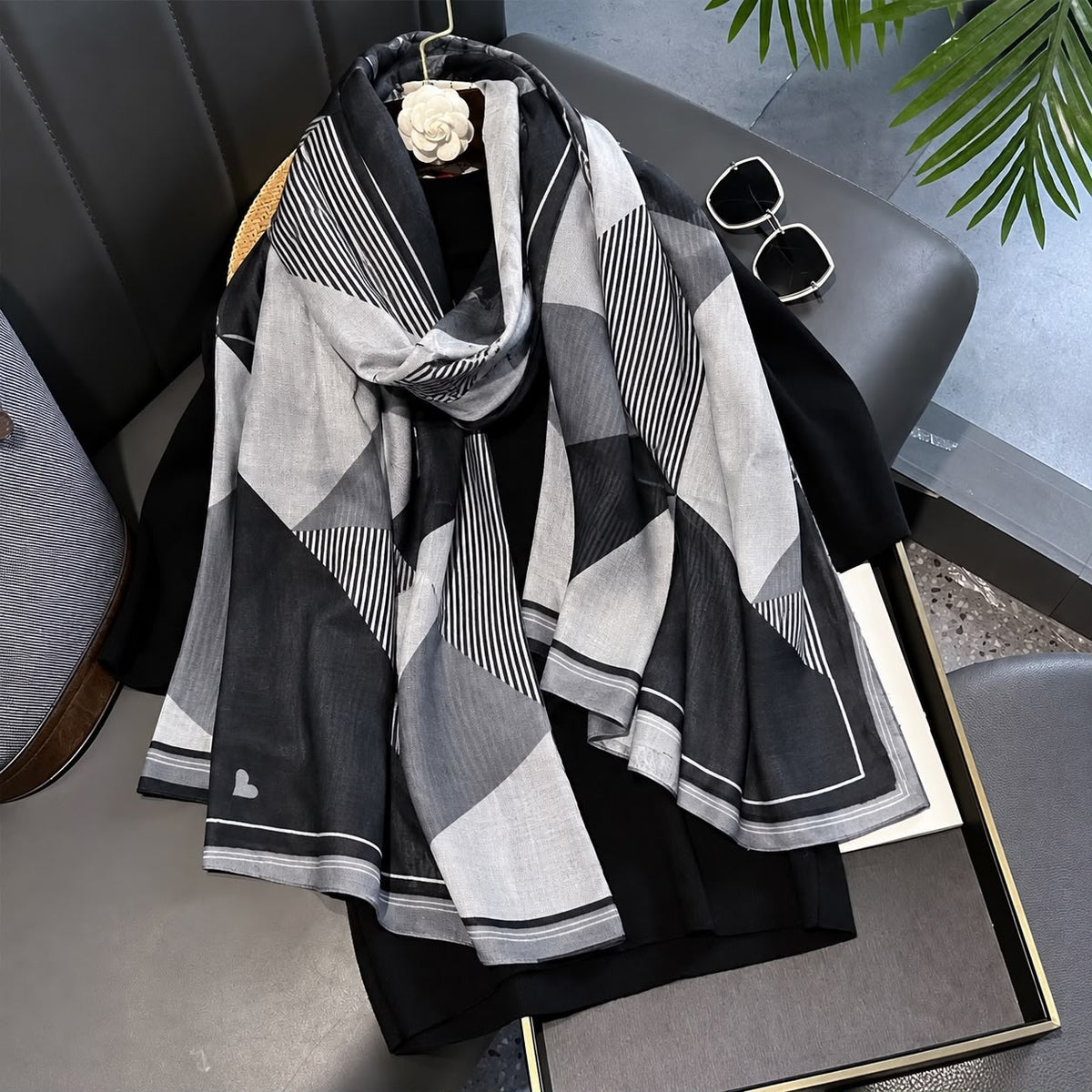 Cozy Black Printed Viscose Scarf