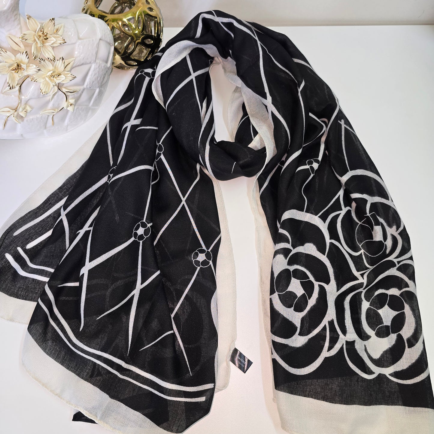 Rose Lined Printed Viscose Scarf